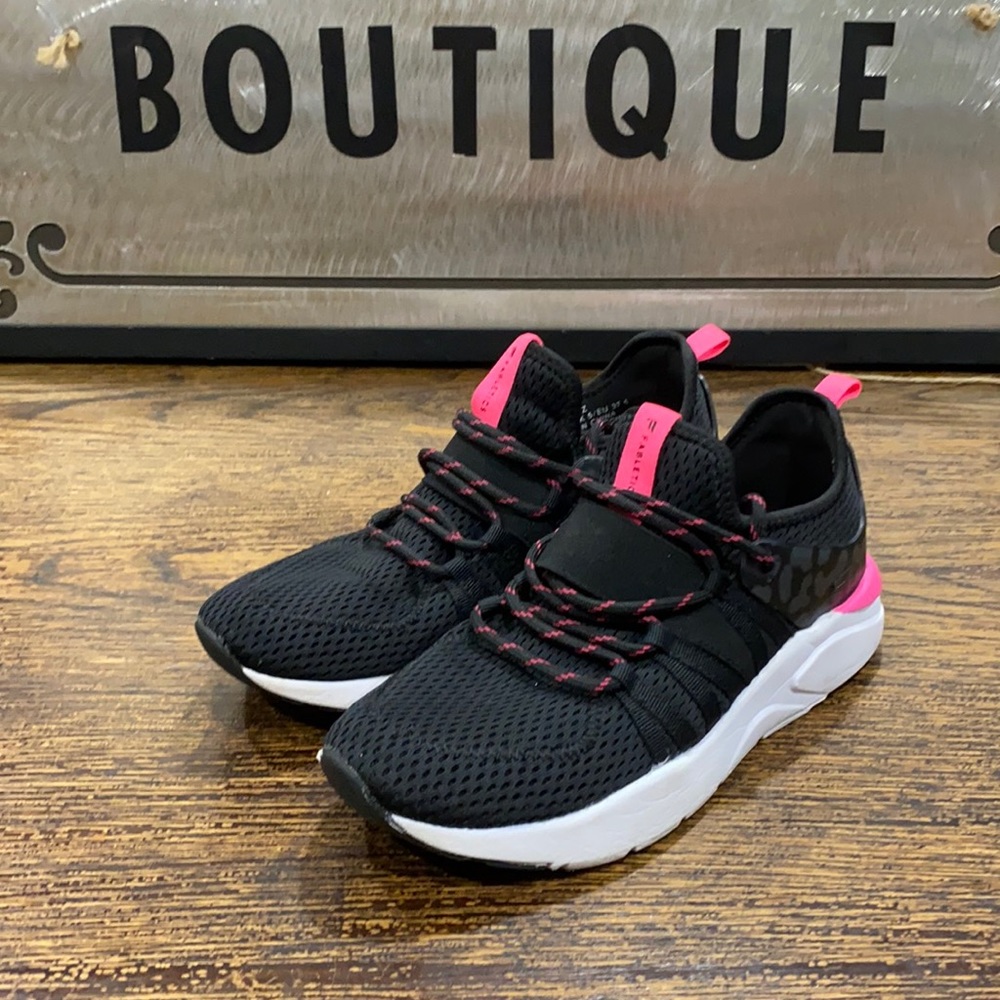 Fabletics Avalon Z Woman’s Running Shoes Size 7 - image 1